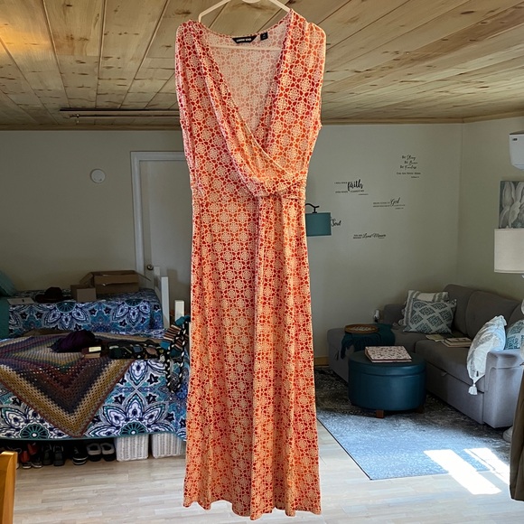Unique Dress - Picture 1 of 5